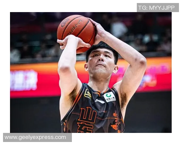 山东男篮与广东男篮激战正酣谁能在这场巅峰对决中笑到最后