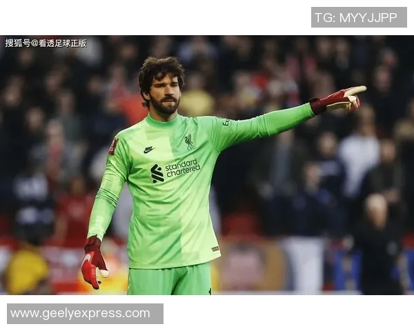 库尔图瓦：守护球门的传奇门将与他的辉煌足球生涯